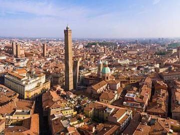 Vendesi appartamento a Bologna via Luigi Carlo Farini, Centro Storico