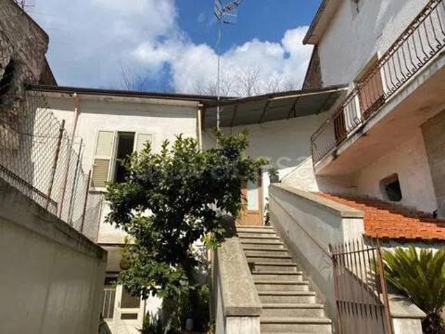 Vendesi appartamento a Casale, Carinola