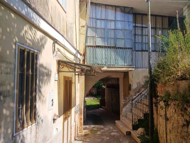 Vendesi appartamento a Caposaragnano, Baronissi