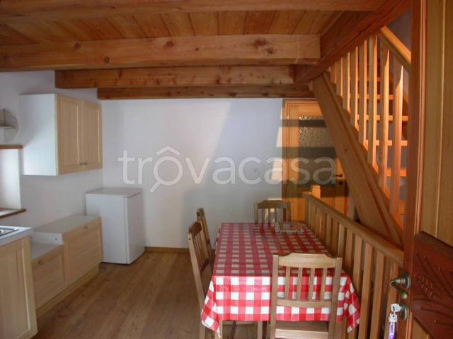 Vendesi appartamento a Champdepraz