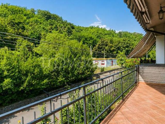 Vendesi appartamento a Fivizzano via Colle, Gragnola