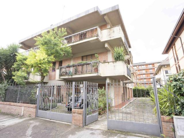 Vendesi appartamento a Grosseto via Marche 68, Regioni
