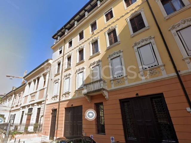 Vendesi appartamento a Padova via San Biagio, 11, Santa Sofia Altinate