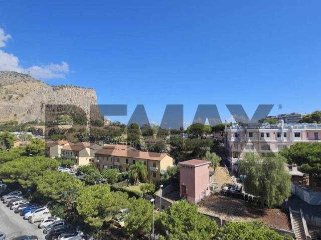 Vendesi appartamento a Palermo, Acquasanta