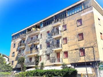 Vendesi appartamento a Pescara via Monte Vettore, 33, Ospedale