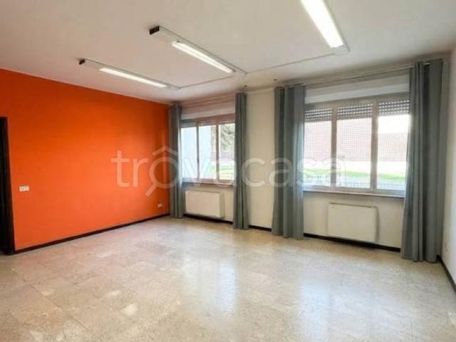 Vendesi appartamento a Piacenza piazzale Erfurt, Via Colombo