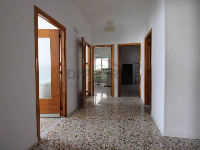 Vendesi appartamento a Ragusa via pindaro, 7, San Luigi Archimede