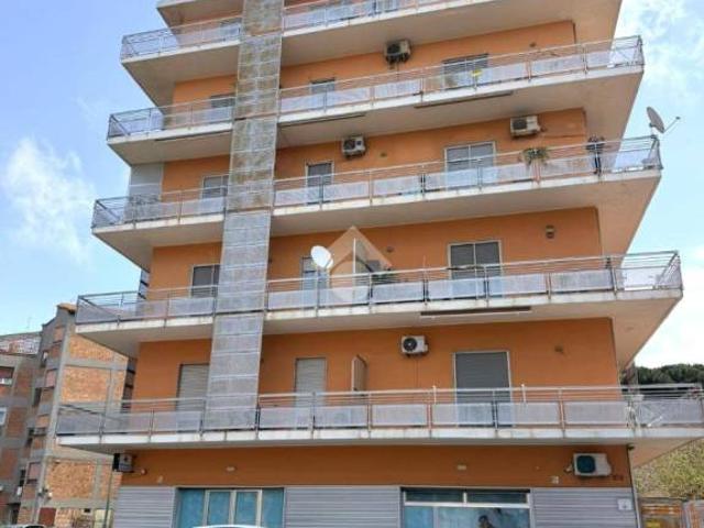 Vendesi appartamento a Reggio di Calabria via Sbarre Inferiori, 379, Ferrovieri Stadio