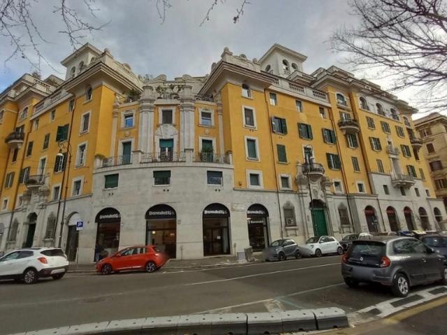 Vendesi appartamento a Roma piazza dell'Emporio, Testaccio
