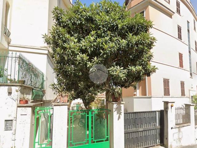Vendesi appartamento a Roma via Giovanni Miani, 36, San Saba Caracalla