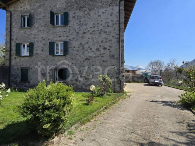 Vendesi appartamento a Rovetta via Vogno, 17