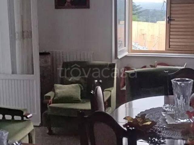 Vendesi appartamento a Torre di Ruggiero