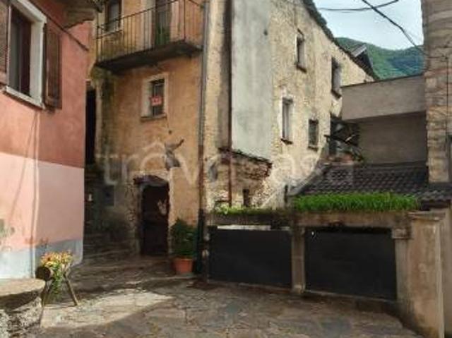Vendesi appartamento a Valle Cannobina via Vittorio Emanuele, 1