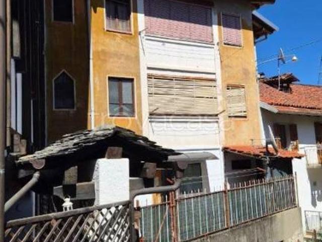 Vendesi appartamento a Varallo
