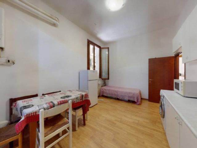 Vendesi appartamento a Vicenza via Alfredo Gregori, Ferrovieri Sant'Agostino