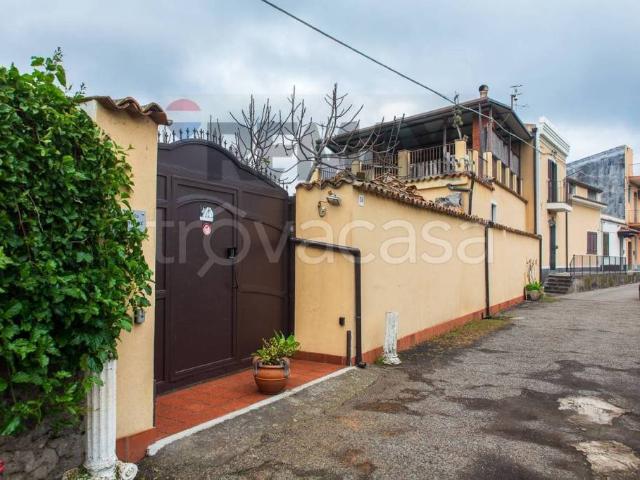 Vendesi appartamento ad Acireale via Tolmezzo, 22