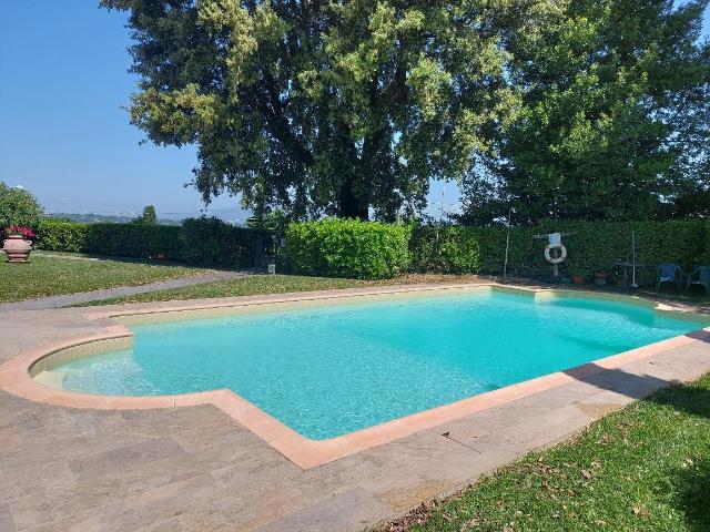 Vendesi appartamento con 2 camere in complesso con piscina e. 110m² Terricciola