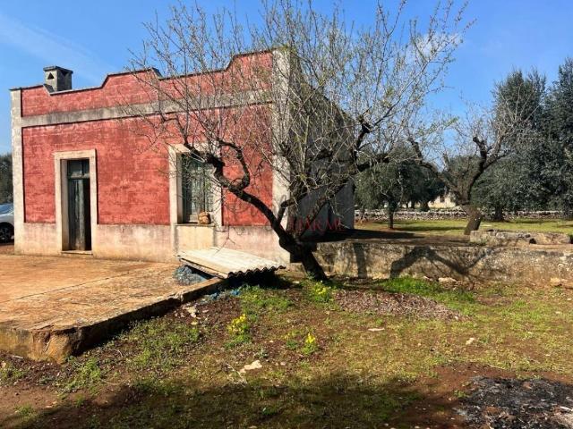 Vendesi bel casale molto carino da ristrutturare 100m² Ceglie Messapica