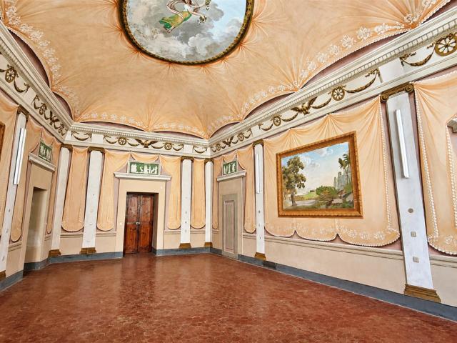 Vendesi bellissimo appartamento affrescato nel centro di Vol. 216m² Volterra