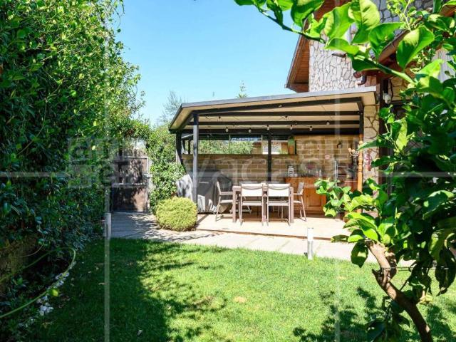Vendesi villa bifamiliare a Roma, Casal Lumbroso