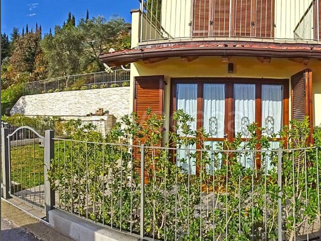 Vendesi bilocale a Tremosine sul Garda via Mezzema, 5, Pieve