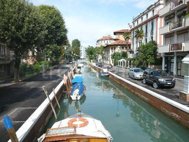 Vendesi bilocale a Venezia via Lepanto, Lido di Venezia