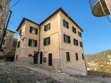 Vendesi casa indipendente a Cottanello
