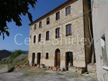 Vendesi casa indipendente a Comunanza