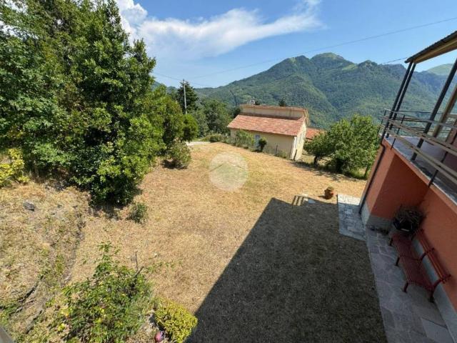 Vendesi casa indipendente a Comuneglia, Varese Ligure