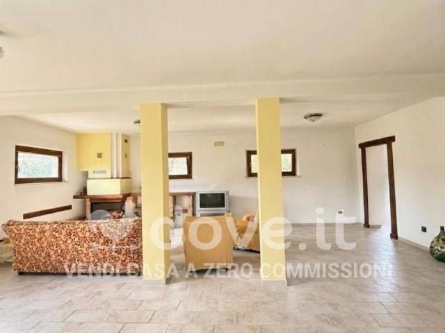 Vendesi casa indipendente a Contigliano via Turano, 28