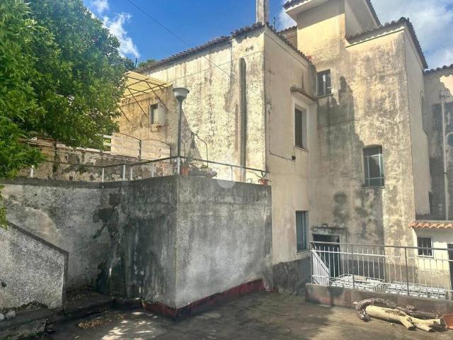 Vendesi casa indipendente a Corbara via f. R. Giordano, 20