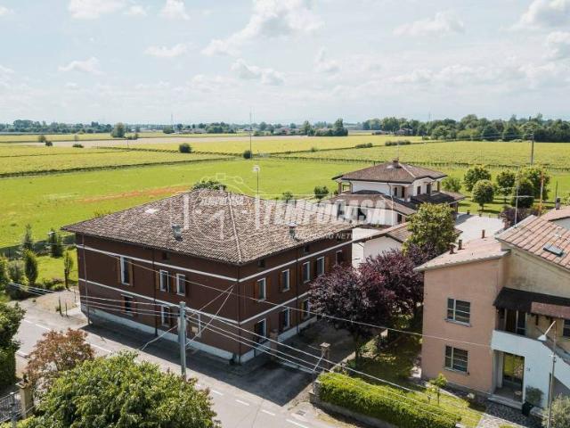 Vendesi casa indipendente a Correggio via San Pellegrino