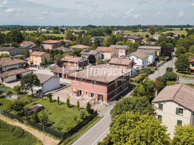 Vendesi casa indipendente a Correggio via San Pellegrino