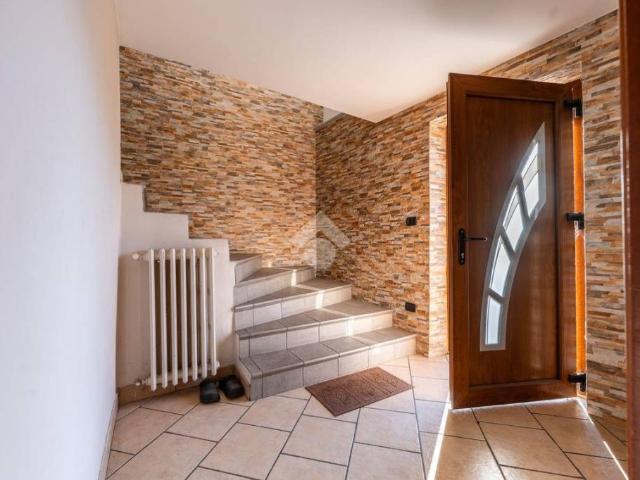 Vendesi casa indipendente a Costigliole Saluzzo via Busca, 69