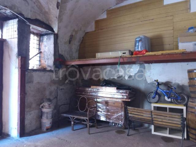 Vendesi casa indipendente a Catania, Via delle Calcare