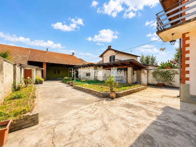 Vendesi casa indipendente a Caluso via isonzo, Rodallo