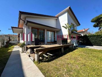 Vendesi casa indipendente a Camaiore via Giuseppe Parini, Lido Di Camaiore