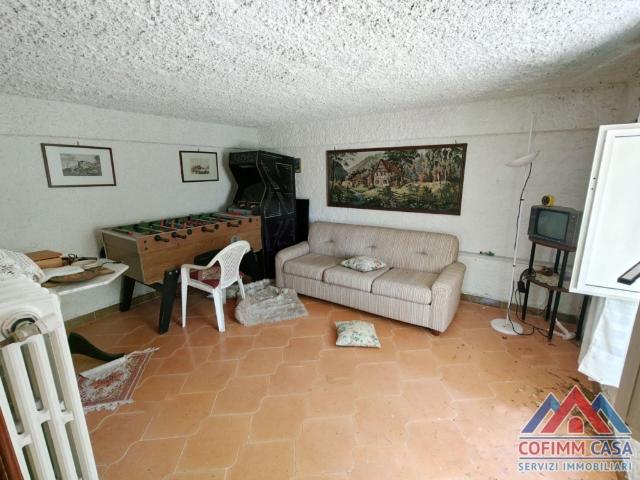Vendesi casa indipendente a Campoli Appennino