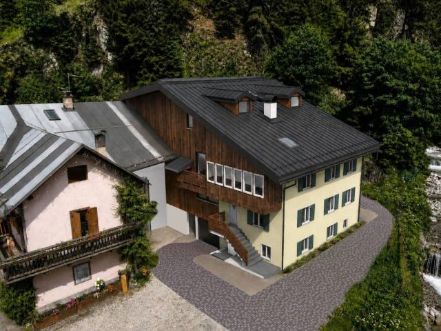 Vendesi casa indipendente a Campitello di Fassa via Marin