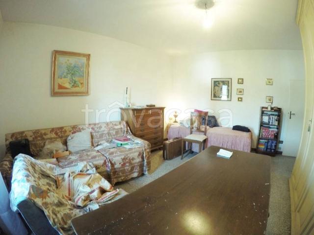 Vendesi casa indipendente a Campi Bisenzio via Bassa