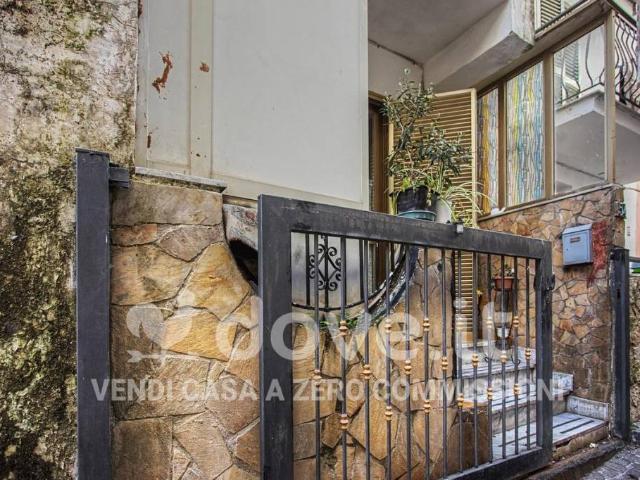 Vendesi casa indipendente a Cappella, Bacoli