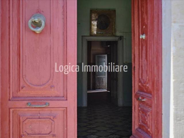 Vendesi casa indipendente a Carmiano via Roma