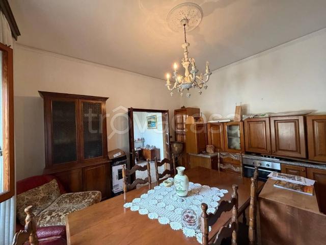 Vendesi casa indipendente a Carmignano, Seano