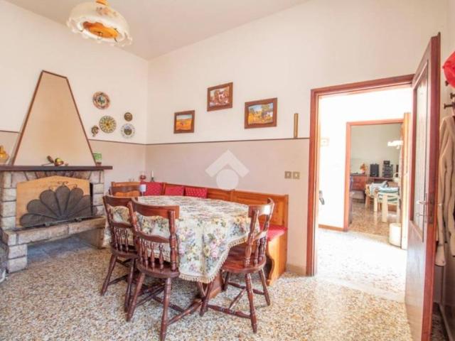 Vendesi casa indipendente a Castel Sant'Angelo via lazio, 5, Terme Di Cotilia