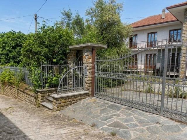 Vendesi casa indipendente a Castelletto Uzzone via San Michele, 10