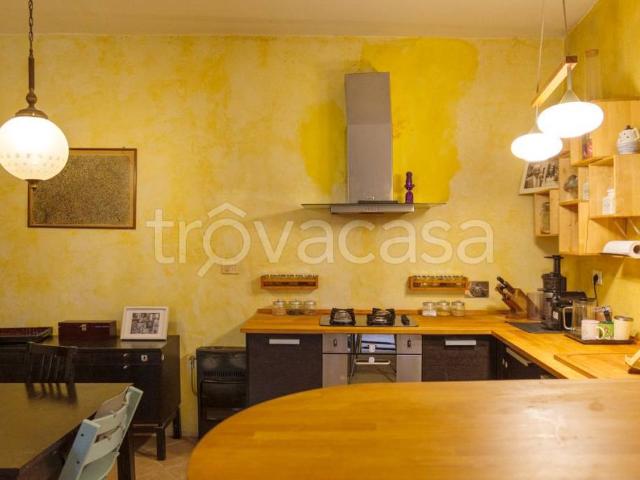 Vendesi casa indipendente a Castelnuovo di Porto via Umberto I, 90
