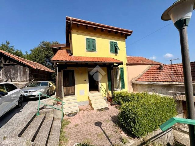 Vendesi casa indipendente a Ceranesi, Livellato