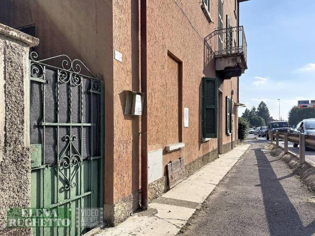 Vendesi casa indipendente a Cernusco Lombardone via Spluga, 53