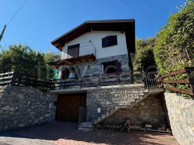 Vendesi villa bifamiliare a Chempo, Civo