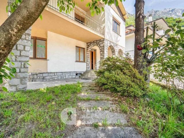 Vendesi casa indipendente a Chiavenna viale Maloggia, 1